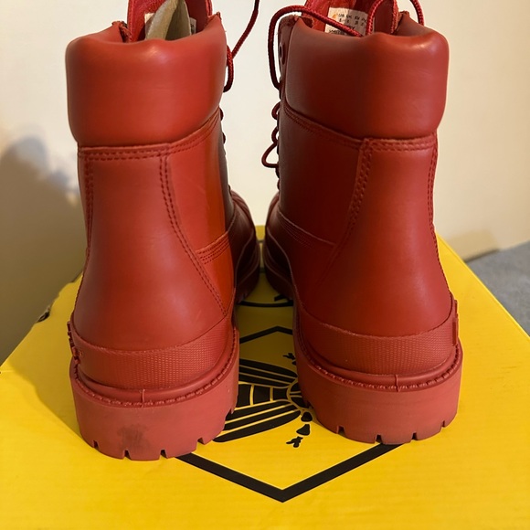 Practically NIB Timberland Beeline boots - Picture 2 of 16